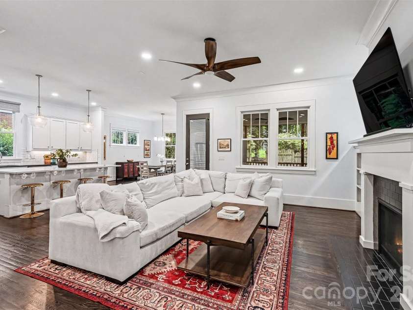 1615 Main Street, Charlotte, NC 28204.  MLS# CAR4386358, YatesRealty ID 33811. 