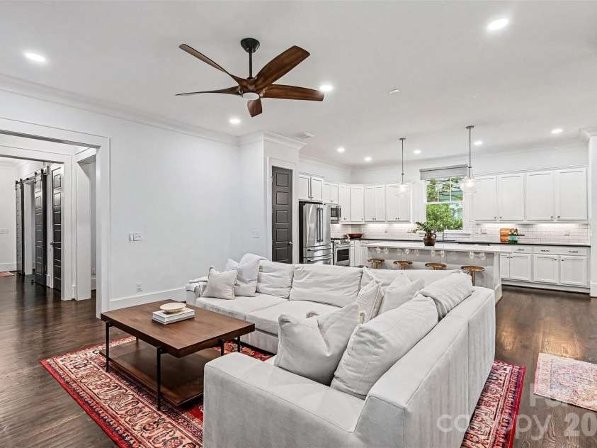 1615 Main Street, Charlotte, NC 28204.  MLS# CAR4386358, YatesRealty ID 33811. 