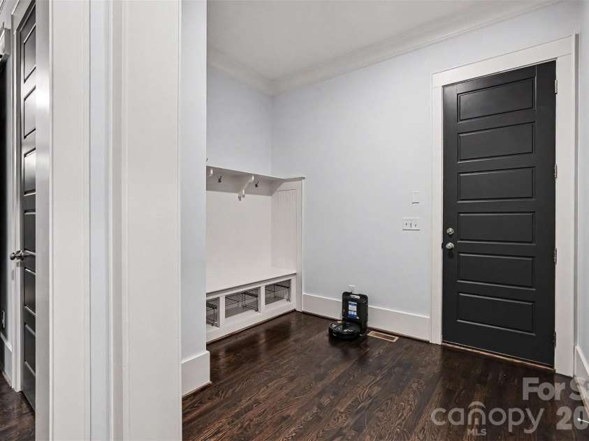1615 Main Street, Charlotte, NC 28204.  MLS# CAR4386358, YatesRealty ID 33811. 