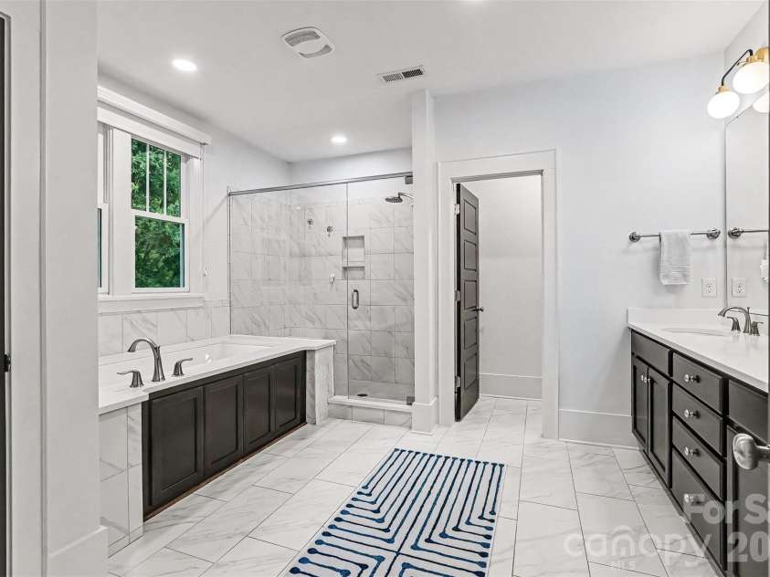 1615 Main Street, Charlotte, NC 28204.  MLS# CAR4386358, YatesRealty ID 33811. 