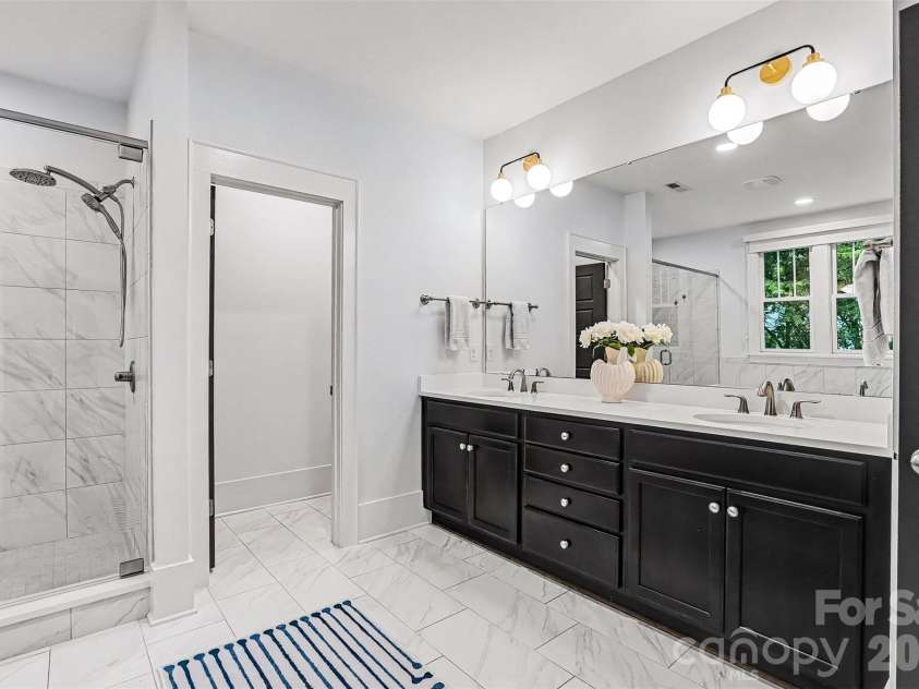1615 Main Street, Charlotte, NC 28204.  MLS# CAR4386358, YatesRealty ID 33811. 