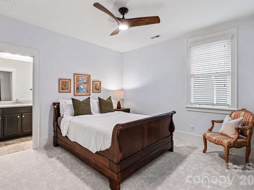 1615 Main Street, Charlotte, NC 28204.  MLS# CAR4386358, YatesRealty ID 33811. 