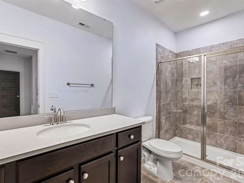 1615 Main Street, Charlotte, NC 28204.  MLS# CAR4386358, YatesRealty ID 33811. 