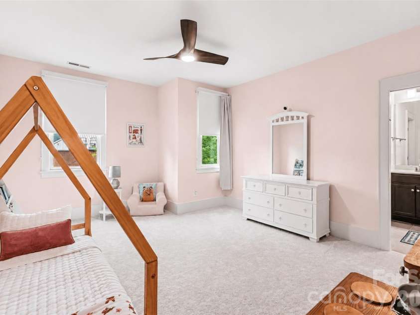 1615 Main Street, Charlotte, NC 28204.  MLS# CAR4386358, YatesRealty ID 33811. 
