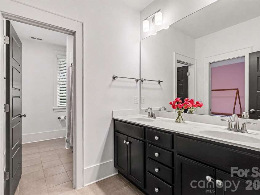 1615 Main Street, Charlotte, NC 28204.  MLS# CAR4386358, YatesRealty ID 33811. 