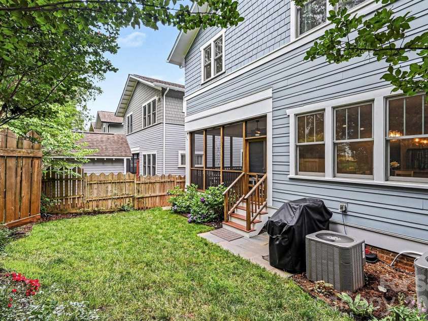 1615 Main Street, Charlotte, NC 28204.  MLS# CAR4386358, YatesRealty ID 33811. 