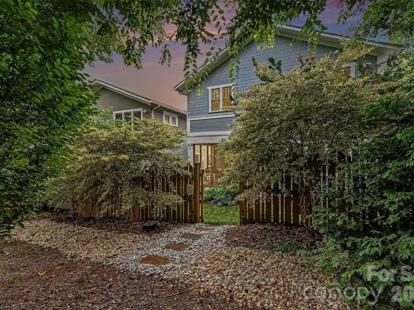 1615 Main Street, Charlotte, NC 28204.  MLS# CAR4386358, YatesRealty ID 33811. 