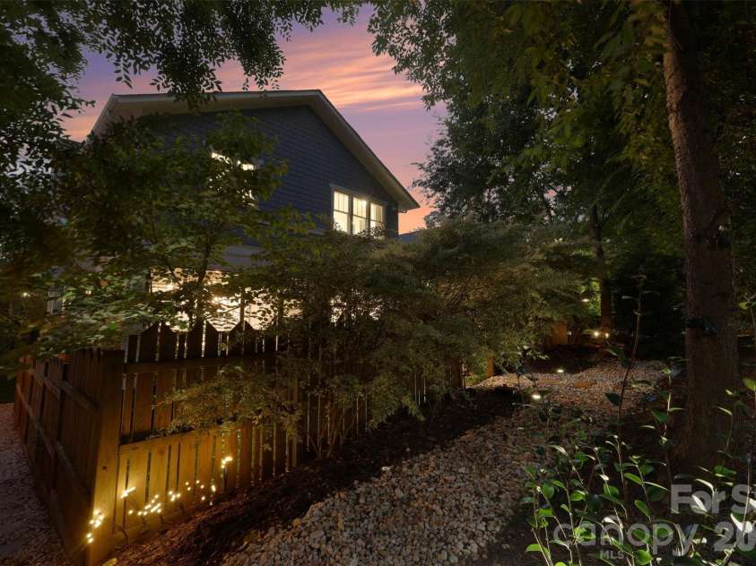 1615 Main Street, Charlotte, NC 28204.  MLS# CAR4386358, YatesRealty ID 33811. 