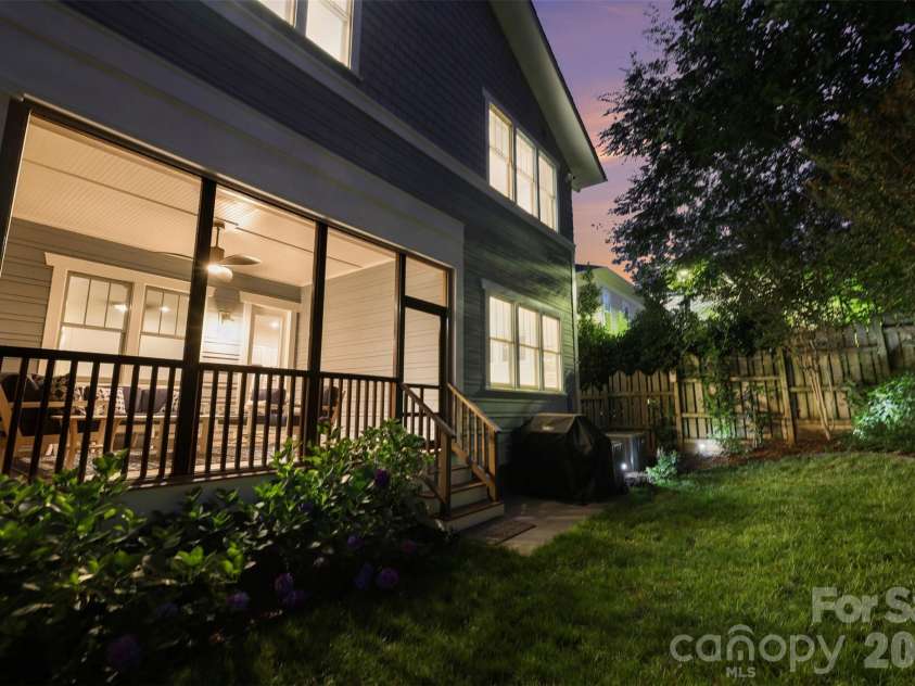 1615 Main Street, Charlotte, NC 28204.  MLS# CAR4386358, YatesRealty ID 33811. 