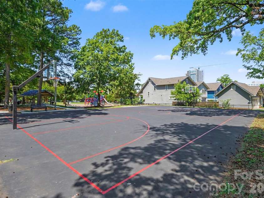 1615 Main Street, Charlotte, NC 28204.  MLS# CAR4386358, YatesRealty ID 33811. 