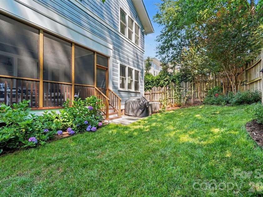 1615 Main Street, Charlotte, NC 28204.  MLS# CAR4386358, YatesRealty ID 33811. 