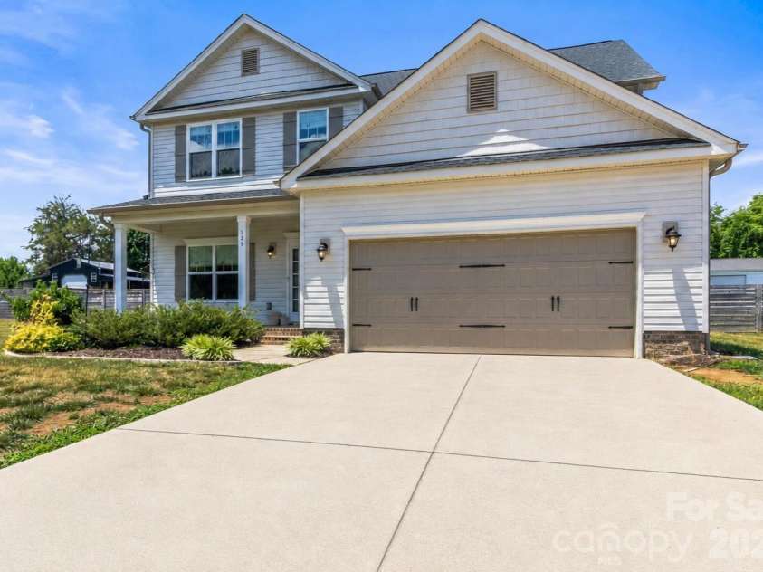 139 Wade Eaton Drive, Mocksville, NC 27028.  MLS# CAR4396137, YatesRealty ID 33812. 