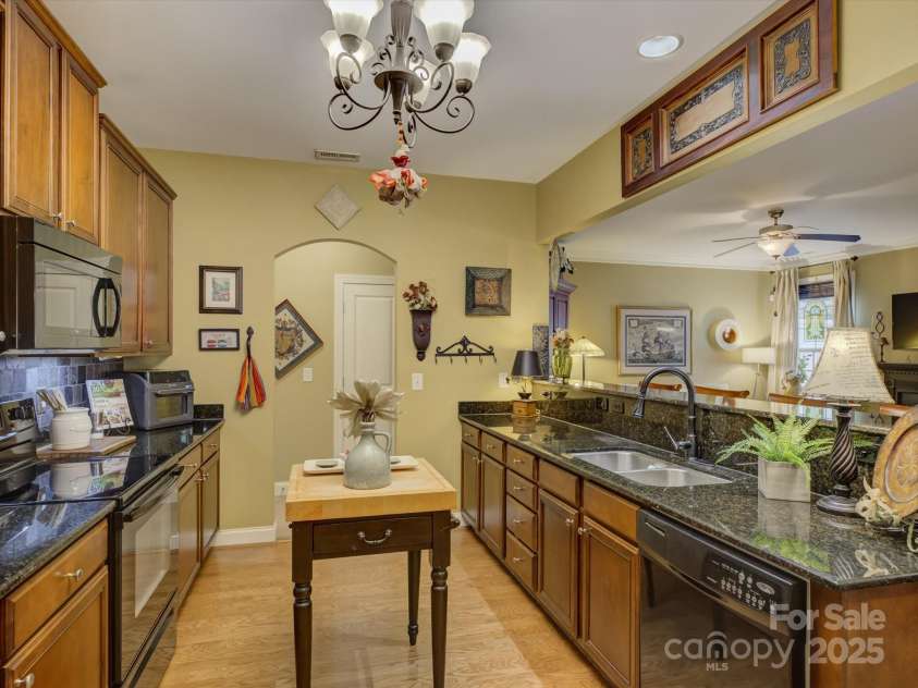 2042 Oxford Heights, Fort Mill, SC 29715.  MLS# CAR4284314, YatesRealty ID 33812. 