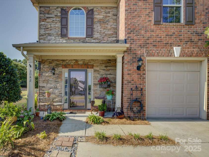 2042 Oxford Heights, Fort Mill, SC 29715.  MLS# CAR4284314, YatesRealty ID 33812. 