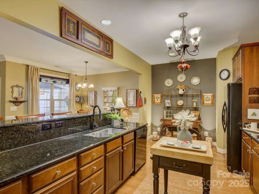 2042 Oxford Heights, Fort Mill, SC 29715.  MLS# CAR4284314, YatesRealty ID 33812. 