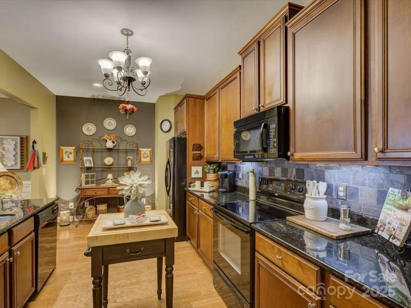 2042 Oxford Heights, Fort Mill, SC 29715.  MLS# CAR4284314, YatesRealty ID 33812. 