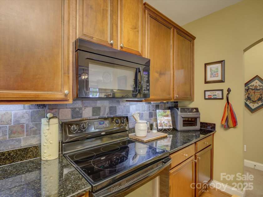 2042 Oxford Heights, Fort Mill, SC 29715.  MLS# CAR4284314, YatesRealty ID 33812. 