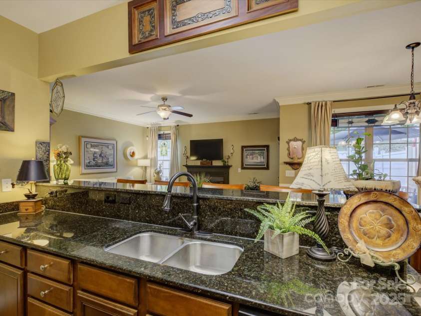 2042 Oxford Heights, Fort Mill, SC 29715.  MLS# CAR4284314, YatesRealty ID 33812. 