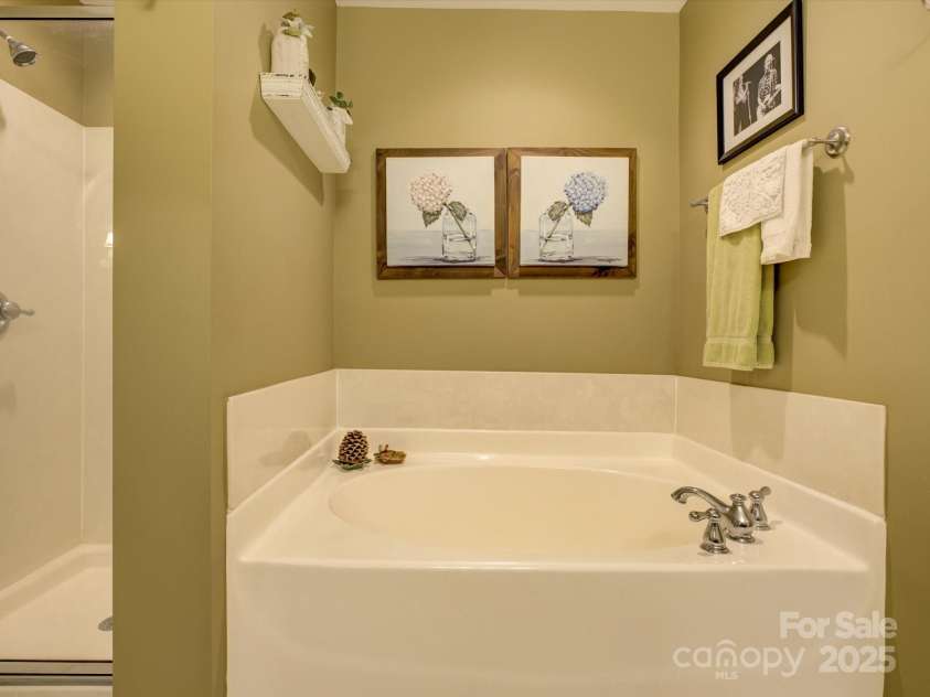 2042 Oxford Heights, Fort Mill, SC 29715.  MLS# CAR4284314, YatesRealty ID 33812. 