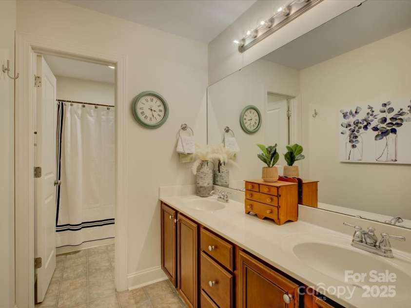 2042 Oxford Heights, Fort Mill, SC 29715.  MLS# CAR4284314, YatesRealty ID 33812. 