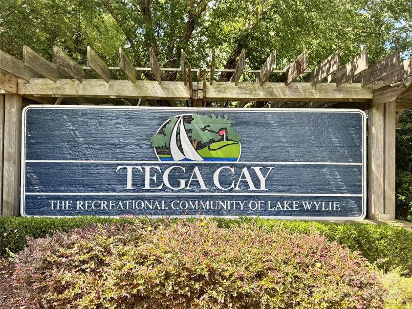 1627 Scotch Pine Lane, Tega Cay, SC 29708.  MLS# CAR4281753, YatesRealty ID 33813. Beautiful peninsula-Tega Cay, South Carolina
