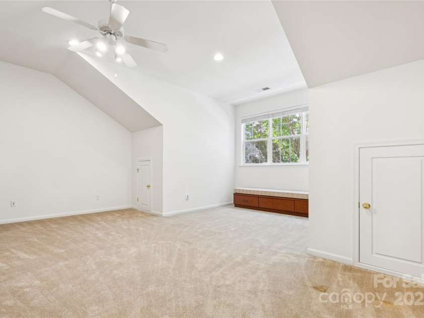 1627 Scotch Pine Lane, Tega Cay, SC 29708.  MLS# CAR4281753, YatesRealty ID 33813. Bonus/Flex Room with window seat & storage