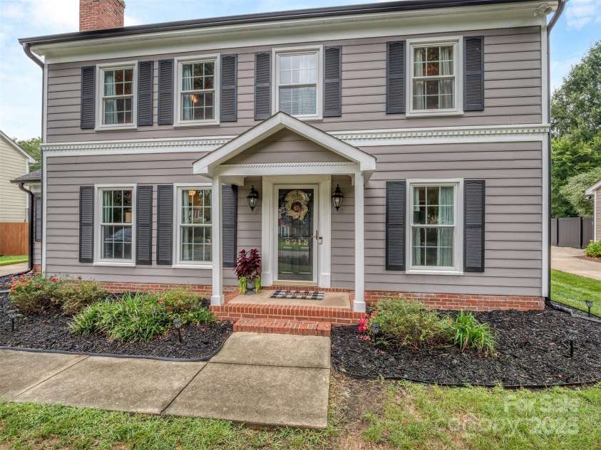 8715 Parkchester Drive, Charlotte, NC 28277.  MLS# CAR4288901, YatesRealty ID 33815. A meticulously maintained cul-de-sac home with a lovely back yard & detached 2 car garage.