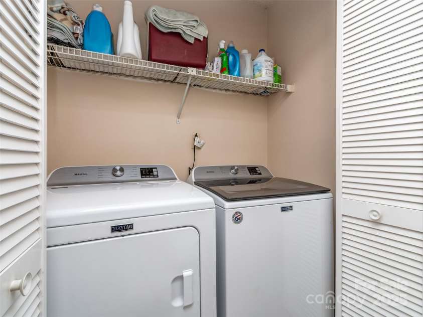 8715 Parkchester Drive, Charlotte, NC 28277.  MLS# CAR4288901, YatesRealty ID 33815. Main floor powder room & Laundry