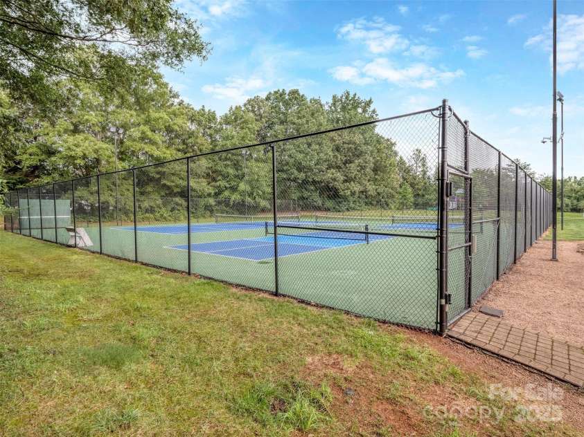 8715 Parkchester Drive, Charlotte, NC 28277.  MLS# CAR4288901, YatesRealty ID 33815. Raeburn Community Tennis Courts