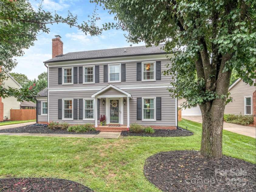 8715 Parkchester Drive, Charlotte, NC 28277.  MLS# CAR4288901, YatesRealty ID 33815. Welcome home to Parkchester in the Heart of Ballantyne!