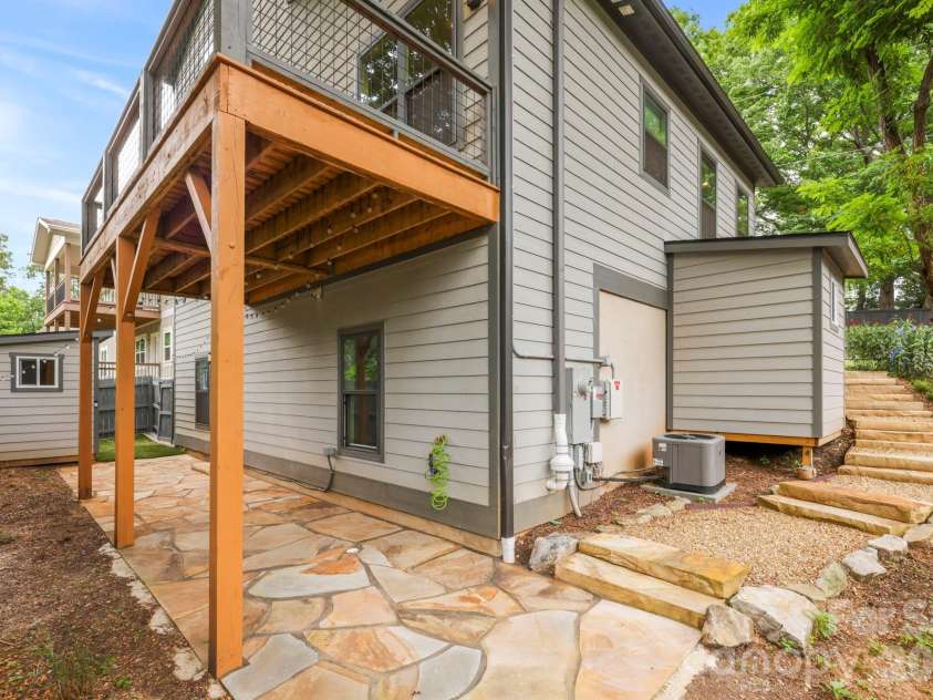 31 Lilac Street, Asheville, NC 28806.  MLS# CAR4389371, YatesRealty ID 33816. 