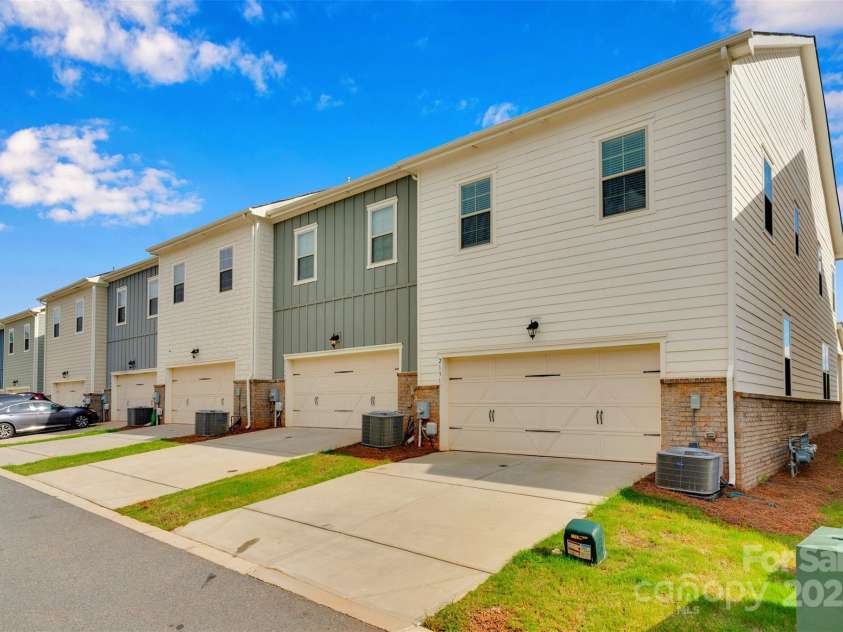 2131 Stevens Mill Road, Matthews, NC 28104.  MLS# CAR4291967, YatesRealty ID 33817. 