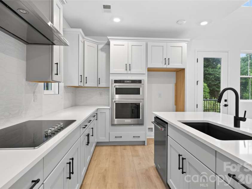 416 Celestial Drive, Tega Cay, SC 29708.  MLS# CAR4396550, YatesRealty ID 33817. Kitchen