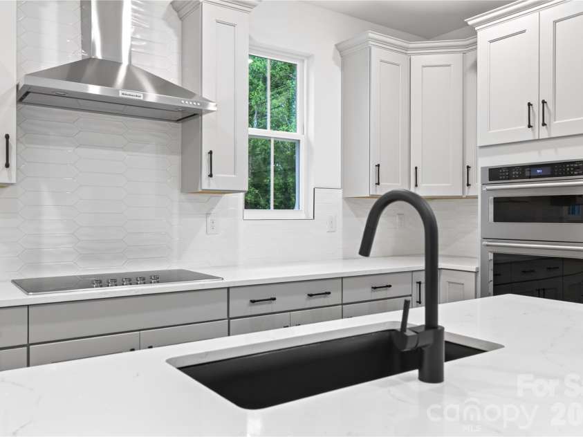 416 Celestial Drive, Tega Cay, SC 29708.  MLS# CAR4396550, YatesRealty ID 33817. Kitchen