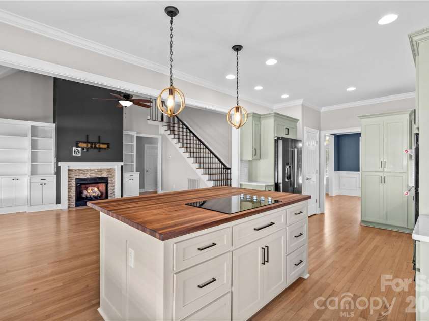 185 Upper Oak Drive, Statesville, NC 28625.  MLS# CAR4397137, YatesRealty ID 33818. 