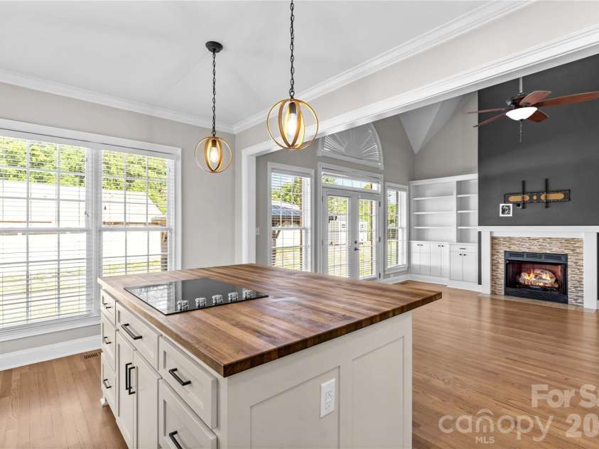 185 Upper Oak Drive, Statesville, NC 28625.  MLS# CAR4397137, YatesRealty ID 33818. 