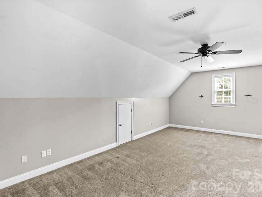 185 Upper Oak Drive, Statesville, NC 28625.  MLS# CAR4397137, YatesRealty ID 33818. 
