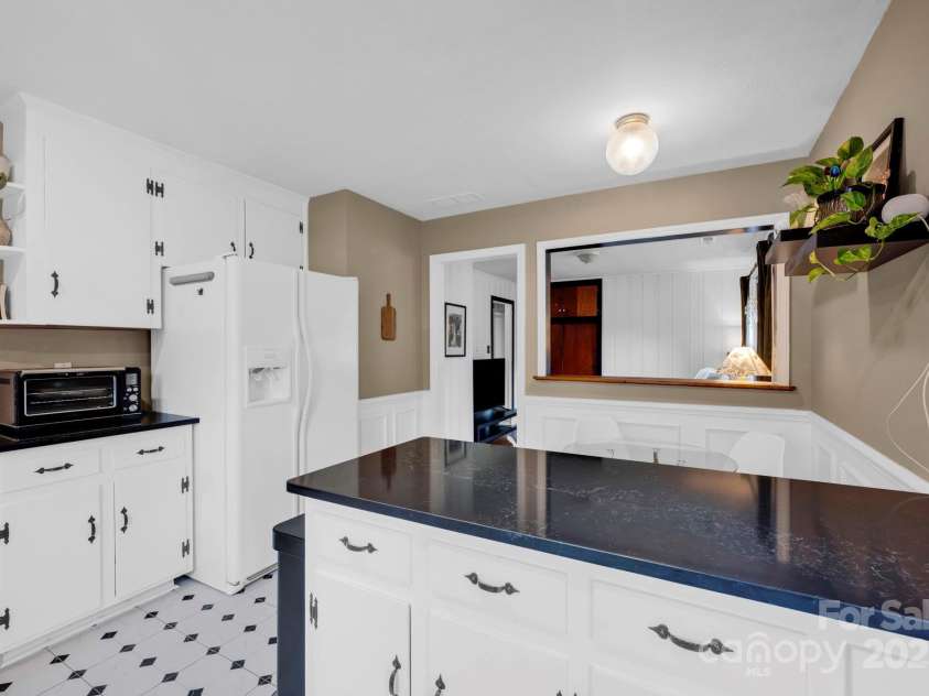 1227 Barkley Road, Charlotte, NC 28209.  MLS# CAR4294679, YatesRealty ID 33819. 