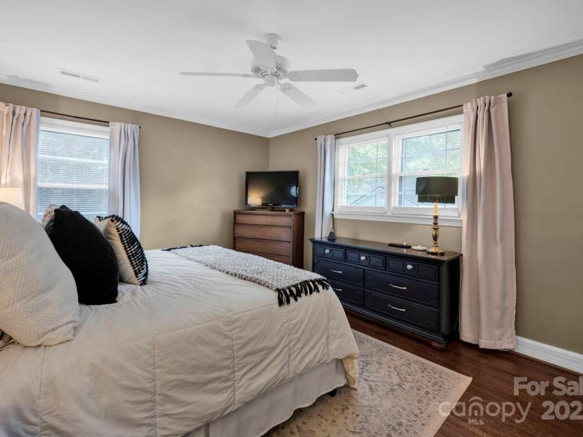 1227 Barkley Road, Charlotte, NC 28209.  MLS# CAR4294679, YatesRealty ID 33819. 