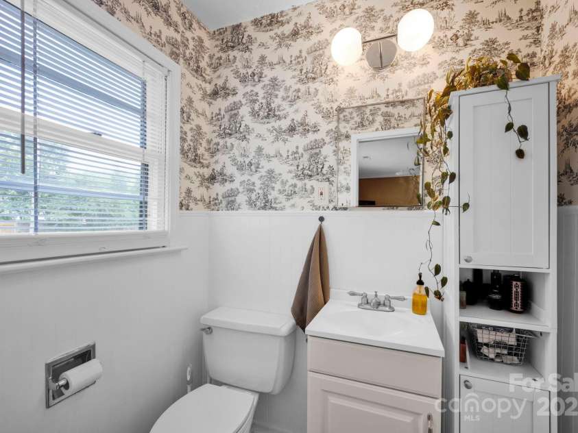 1227 Barkley Road, Charlotte, NC 28209.  MLS# CAR4294679, YatesRealty ID 33819. 