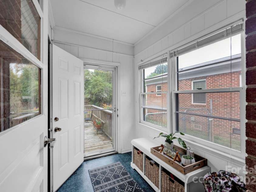 1227 Barkley Road, Charlotte, NC 28209.  MLS# CAR4294679, YatesRealty ID 33819. 