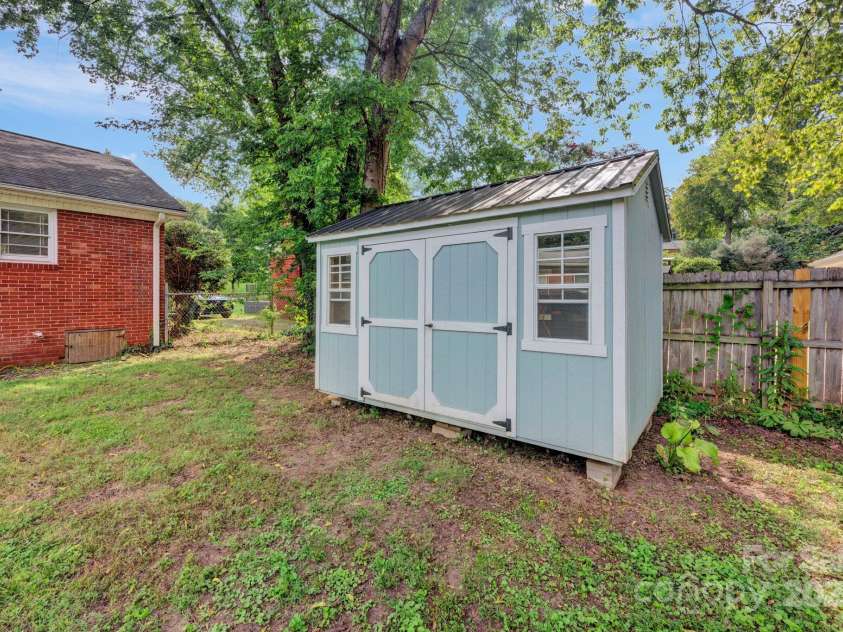 1227 Barkley Road, Charlotte, NC 28209.  MLS# CAR4294679, YatesRealty ID 33819. 
