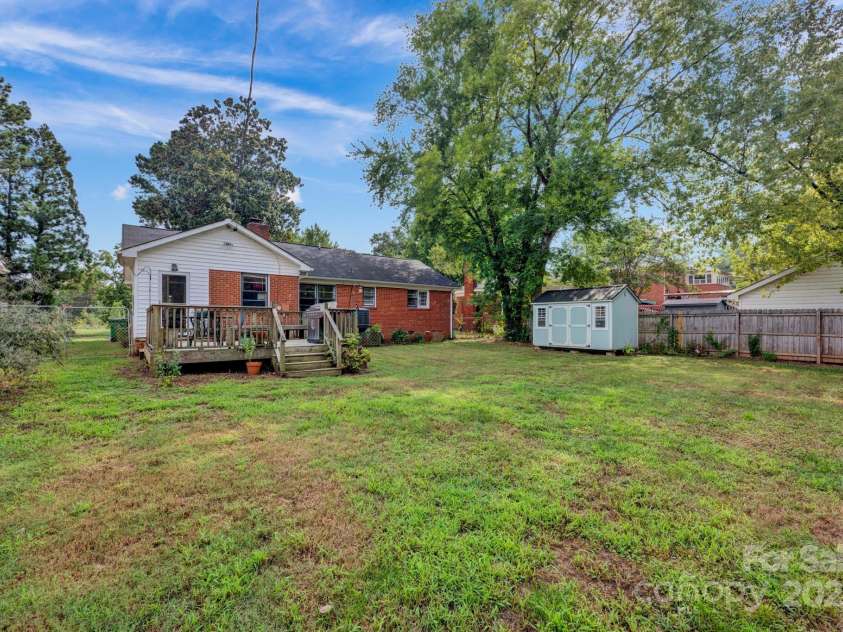 1227 Barkley Road, Charlotte, NC 28209.  MLS# CAR4294679, YatesRealty ID 33819. 