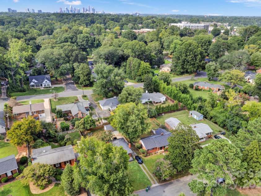 1227 Barkley Road, Charlotte, NC 28209.  MLS# CAR4294679, YatesRealty ID 33819. 