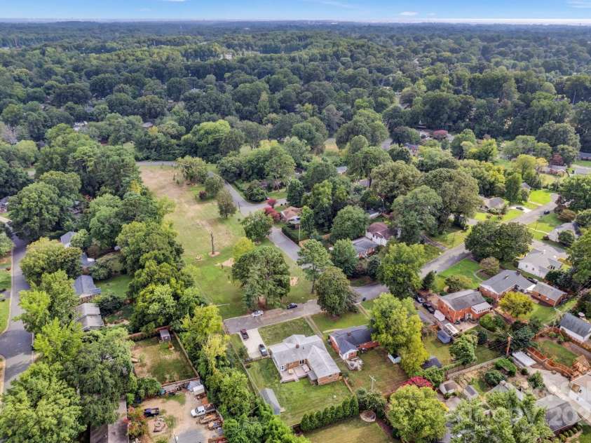 1227 Barkley Road, Charlotte, NC 28209.  MLS# CAR4294679, YatesRealty ID 33819. 