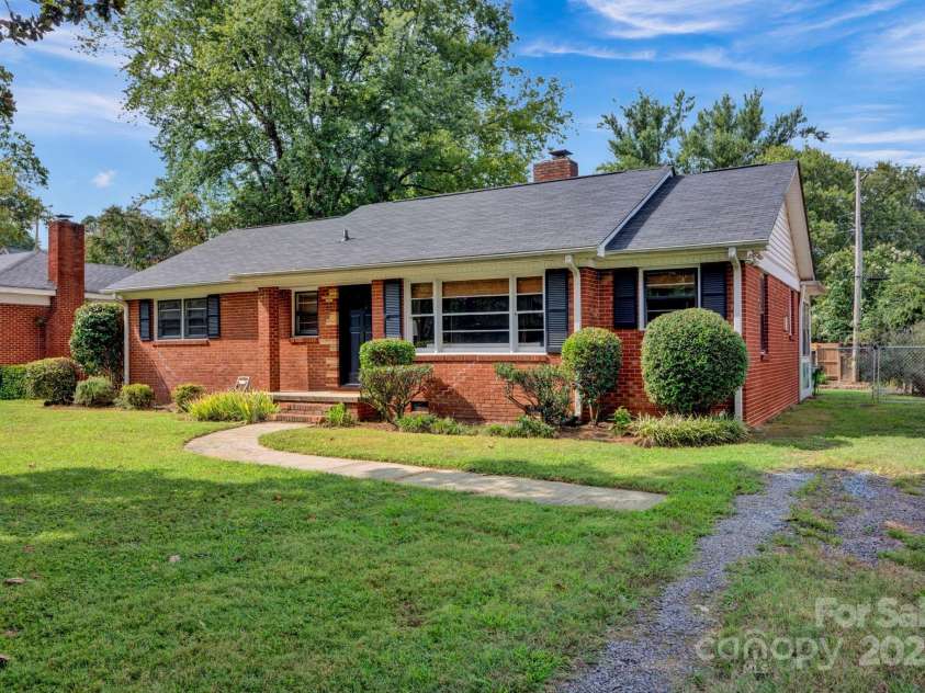 1227 Barkley Road, Charlotte, NC 28209.  MLS# CAR4294679, YatesRealty ID 33819. 