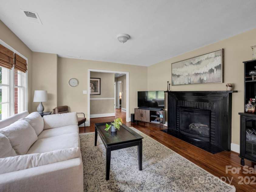 1227 Barkley Road, Charlotte, NC 28209.  MLS# CAR4294679, YatesRealty ID 33819. 