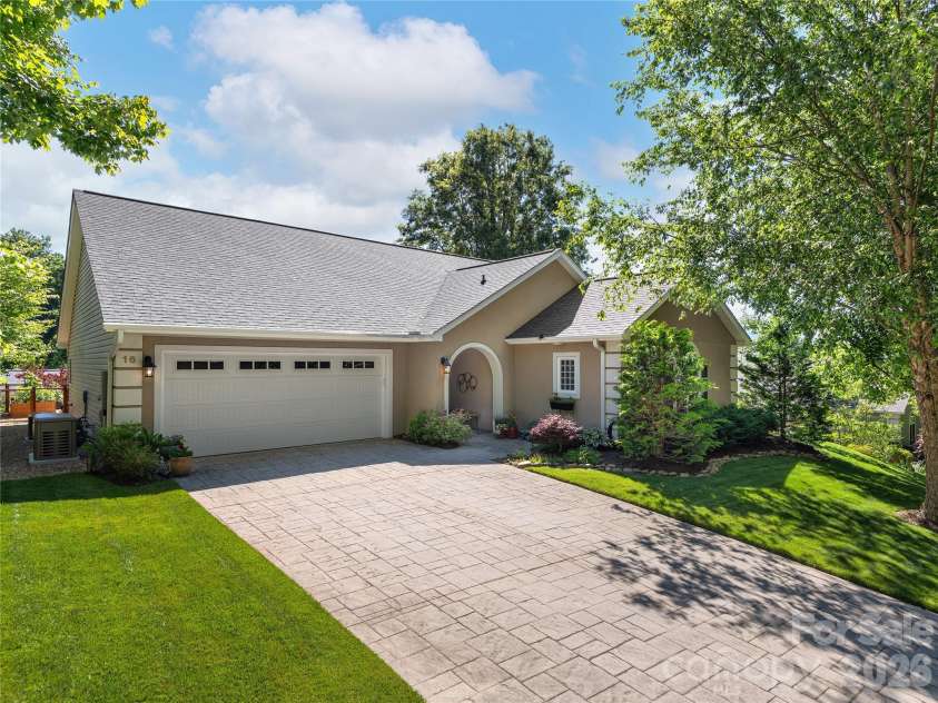 16 Stonebridge Drive, Asheville, NC 28805.  MLS# CAR4384057, YatesRealty ID 33819. 