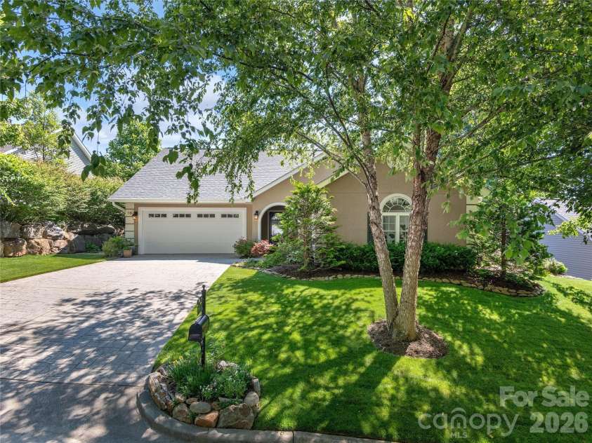 16 Stonebridge Drive, Asheville, NC 28805.  MLS# CAR4384057, YatesRealty ID 33819. 