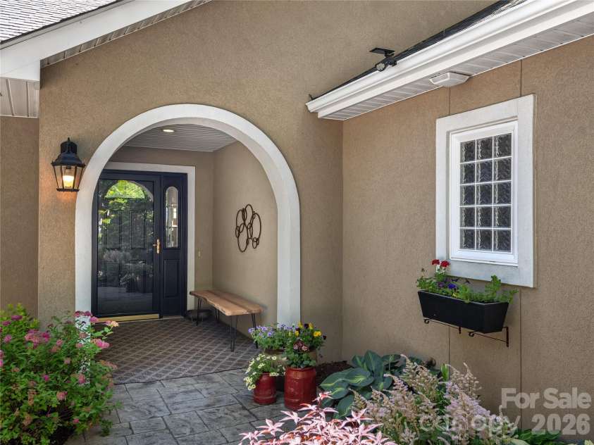16 Stonebridge Drive, Asheville, NC 28805.  MLS# CAR4384057, YatesRealty ID 33819. 